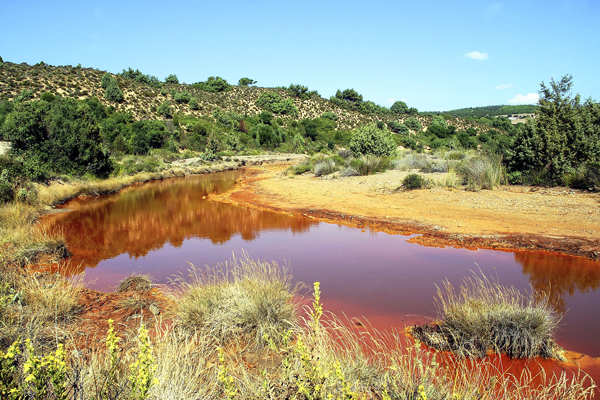 La Sardegna e i colori dei disastri ambientali
